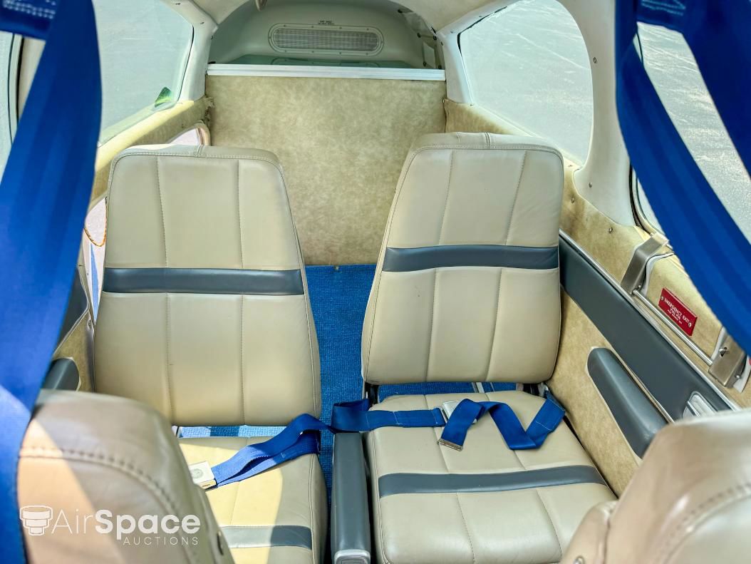 1972 Beechcraft V35B Bonanza - Interior