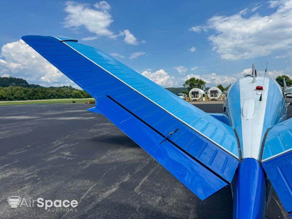 1972 Beechcraft V35B Bonanza - Exterior