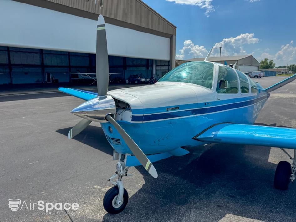 1972 Beechcraft V35B Bonanza - Exterior