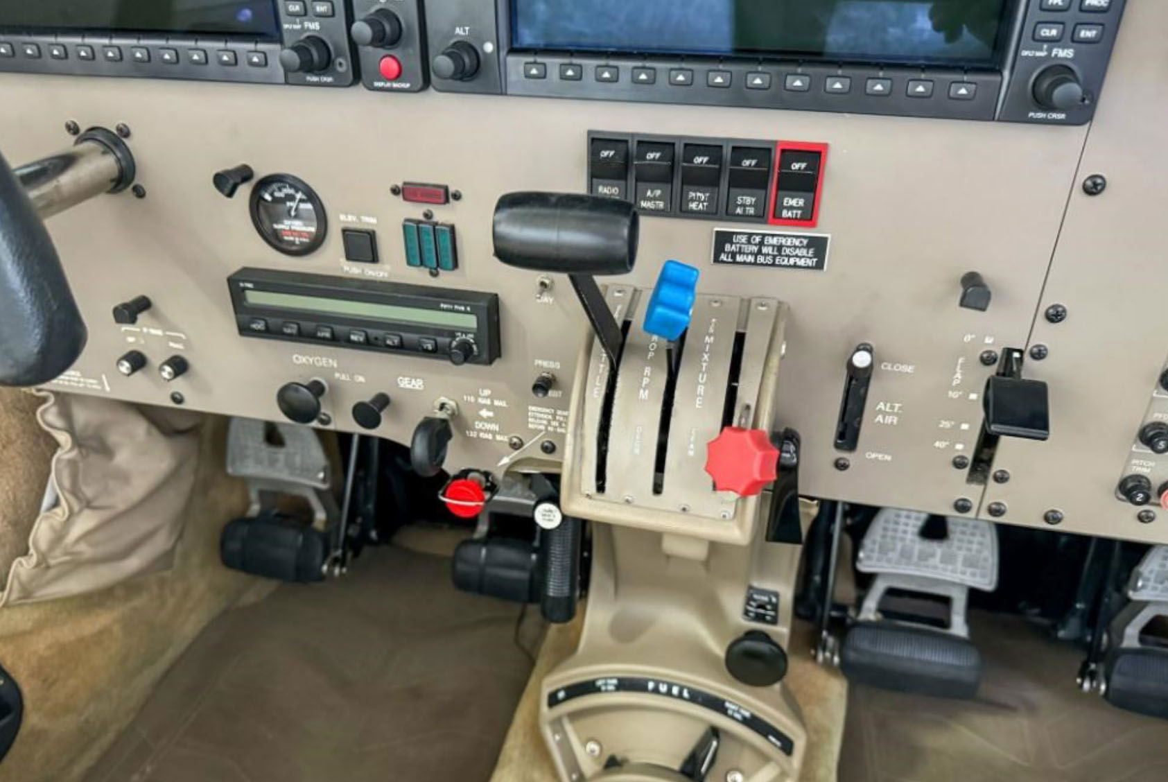 2004 Piper PA-32R-301T Saratoga 2 TC - Interior