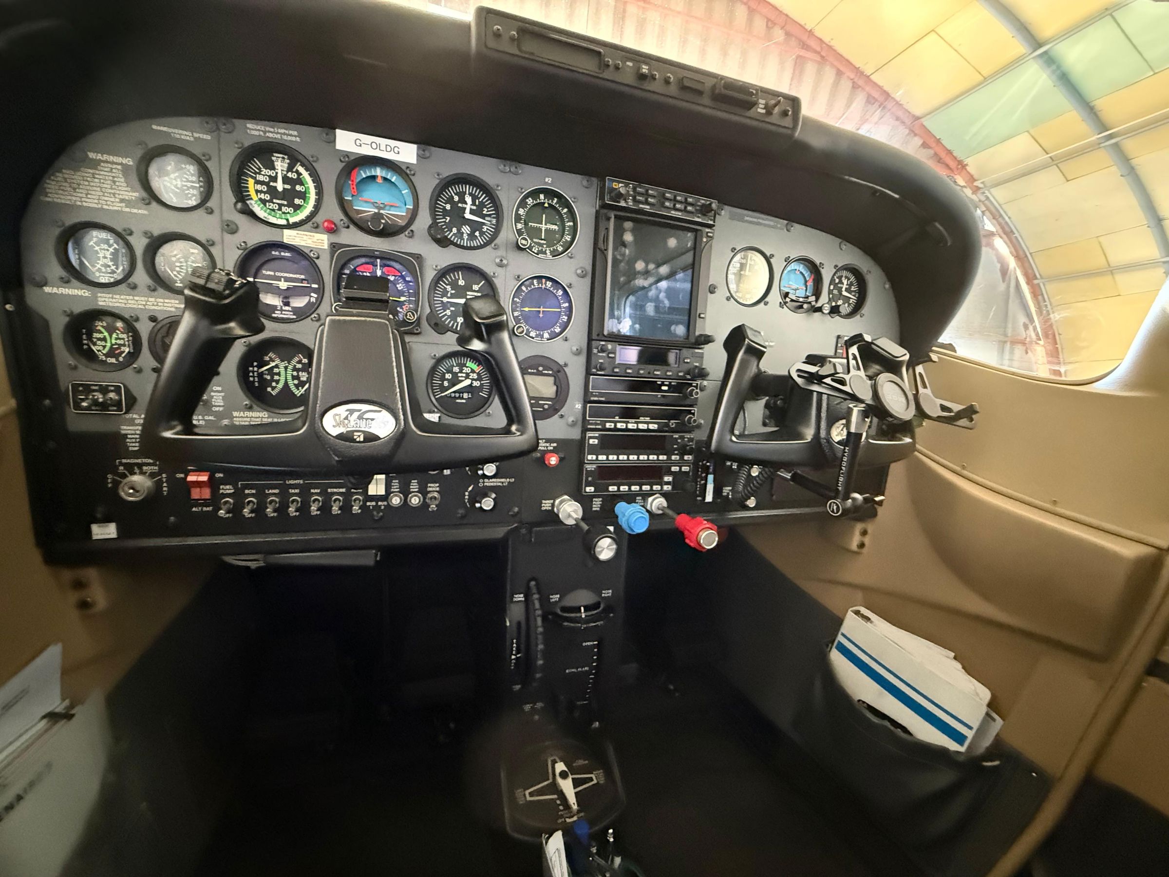 2002 Cessna 182T Skylane - Interior
