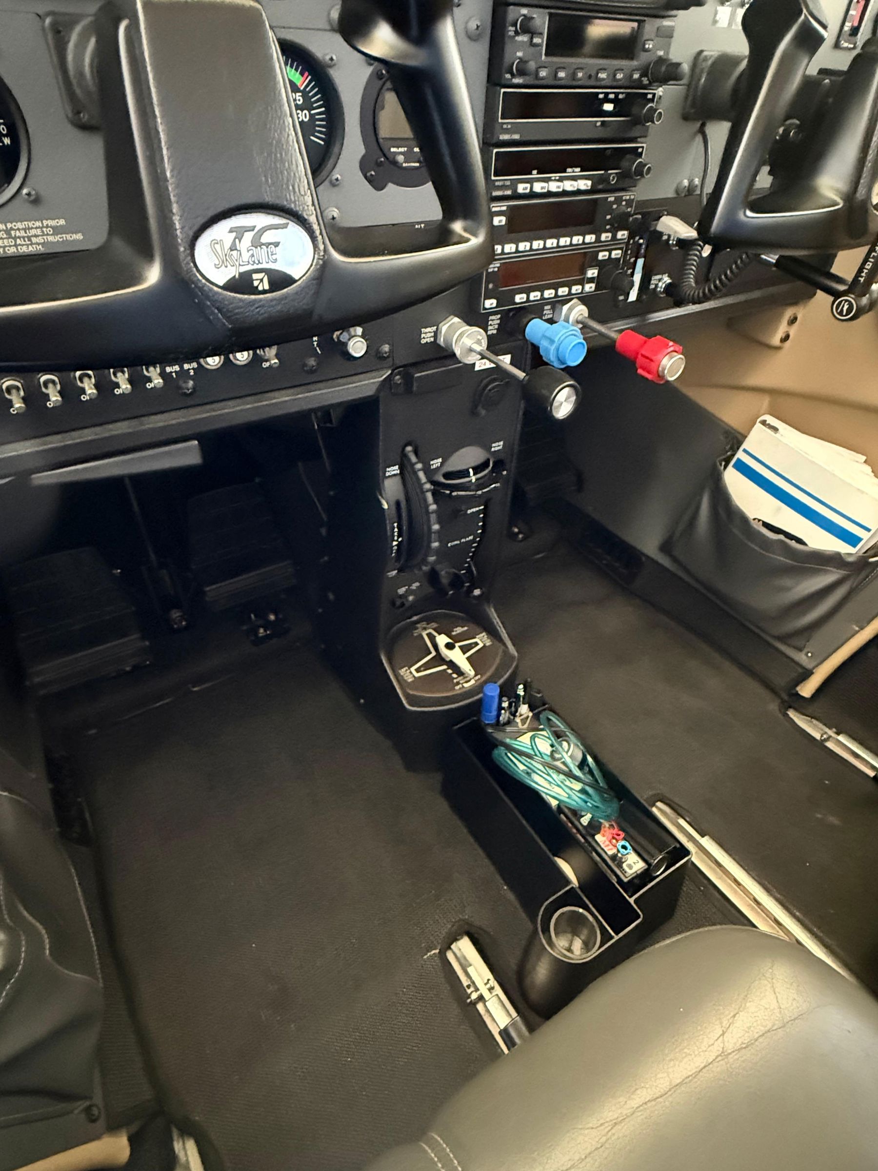 2002 Cessna 182T Skylane - Interior