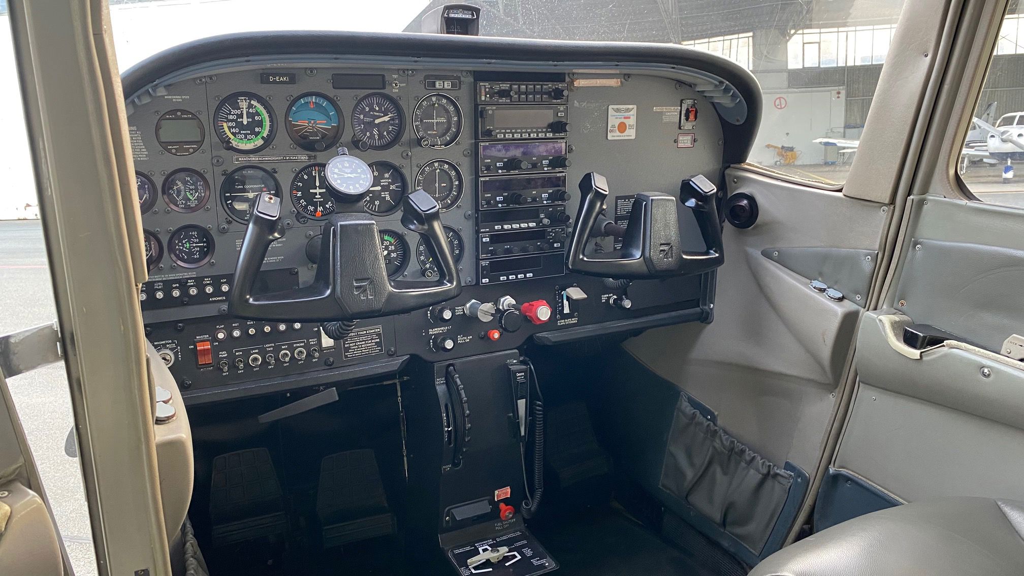 1997 Cessna 172R - Interior