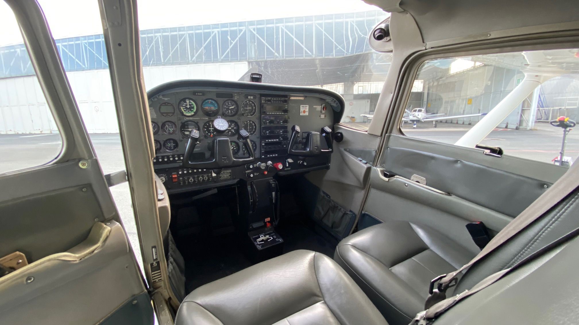 1997 Cessna 172R - Interior