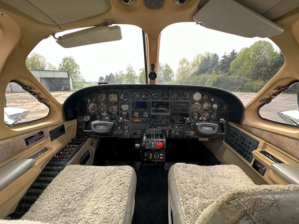 1978 Cessna 421C Golden Eagle/ Executive Commuter - Interior