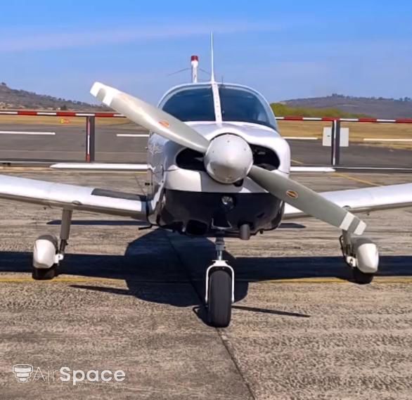 1975 Piper PA-28-235 Cherokee Pathfinder - Exterior