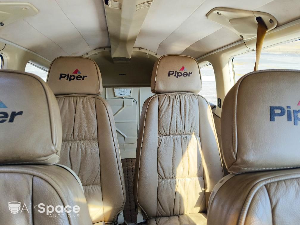 1975 Piper PA-28-235 Cherokee Pathfinder - Interior