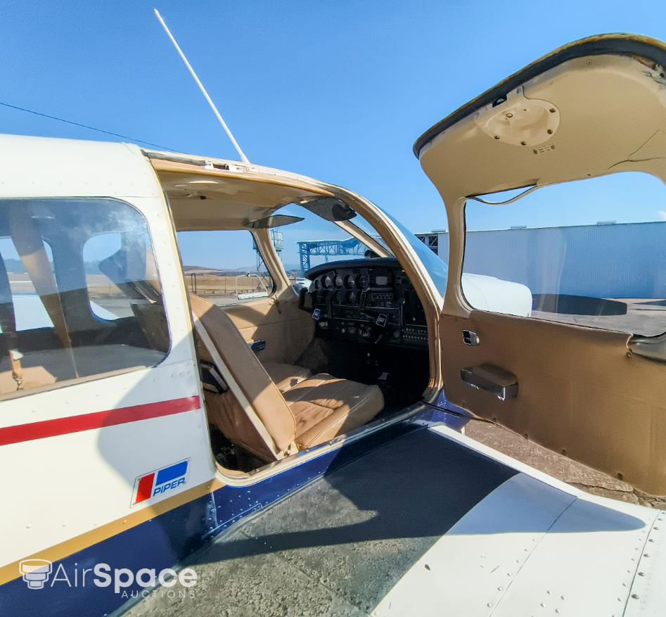 1975 Piper PA-28-235 Cherokee Pathfinder - Interior