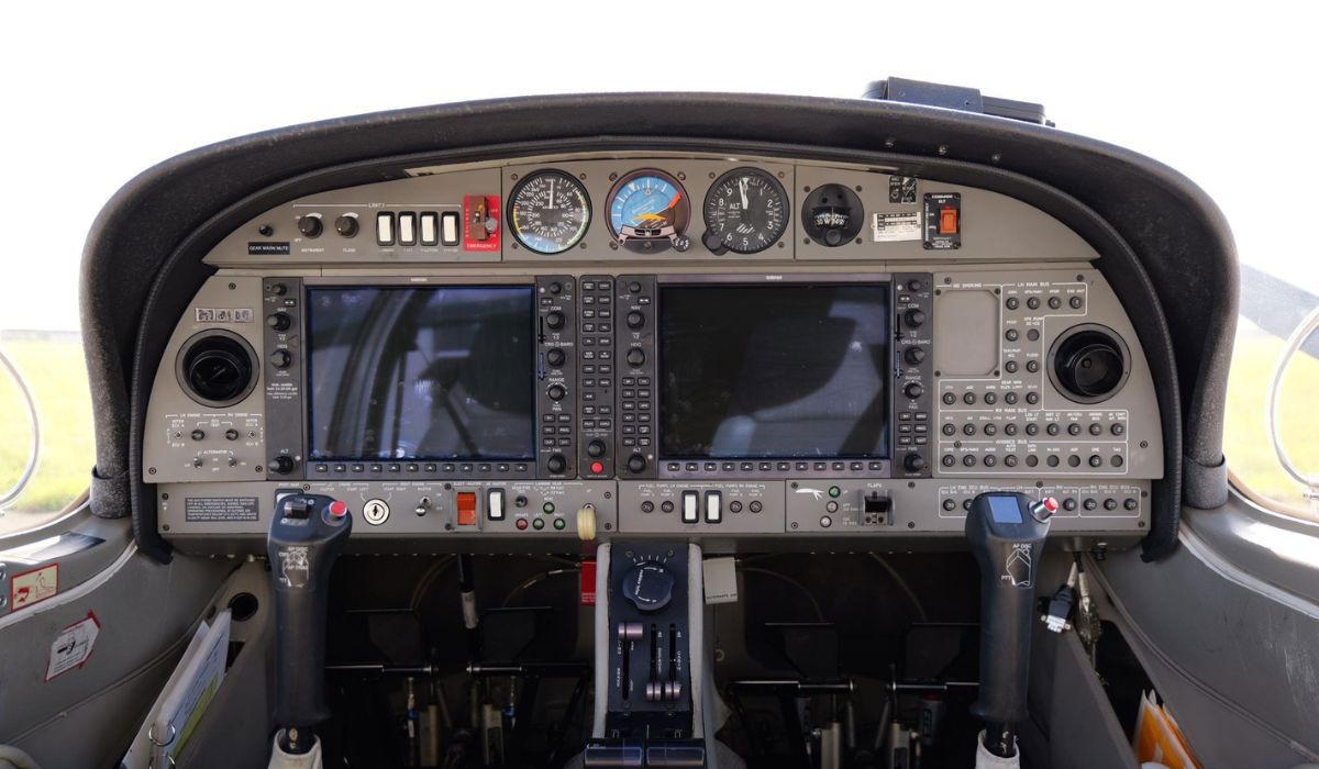 2011 Diamond DA42 NG - Interior