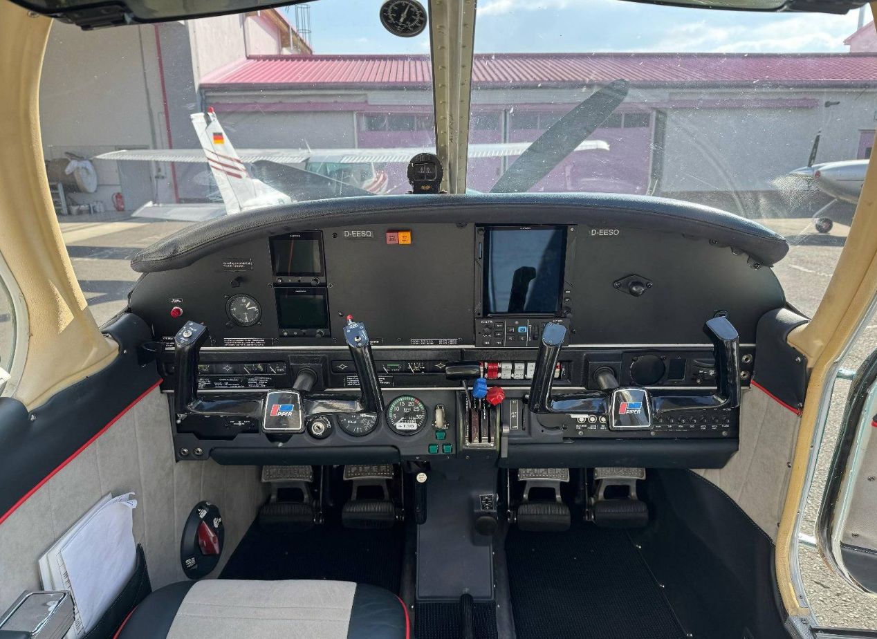 1974 Piper PA-28R-200 Arrow - Interior
