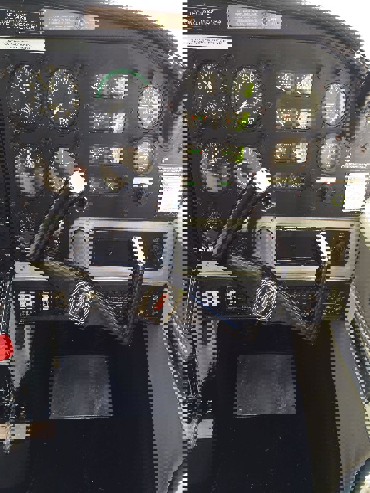 1969 Piper PA-23-250 Aztec D - Interior