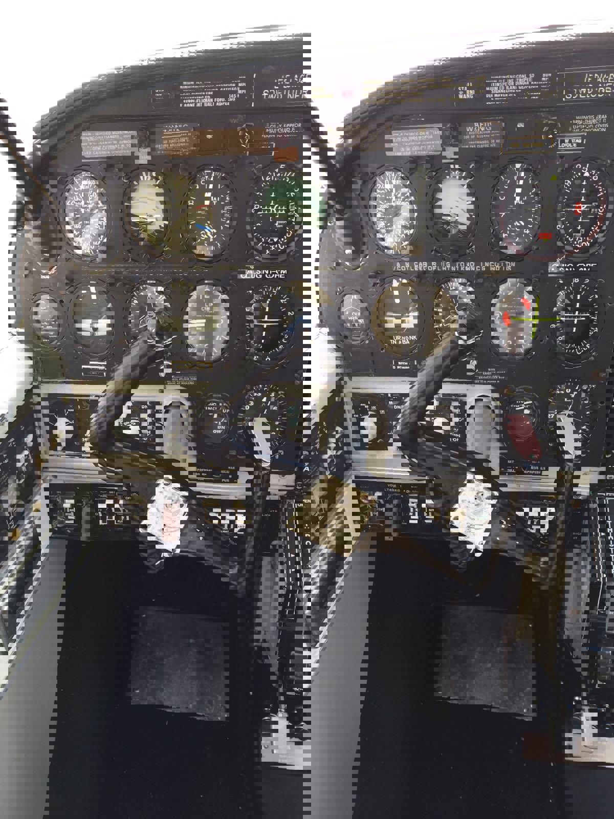 1969 Piper PA-23-250 Aztec D - Interior