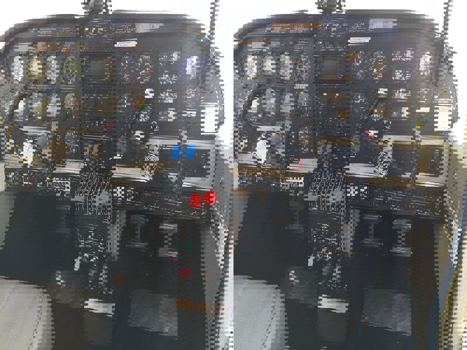 1969 Piper PA-23-250 Aztec D - Interior