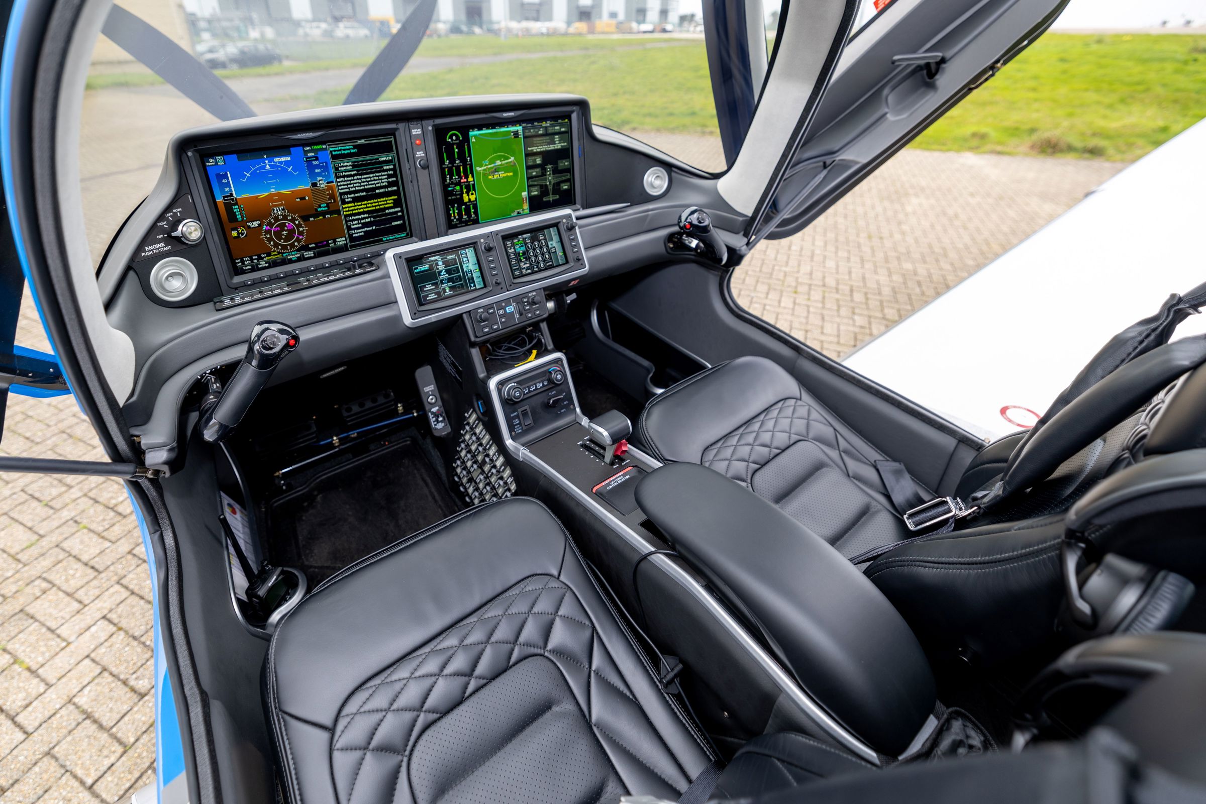 2025 Cirrus SR22T - Interior
