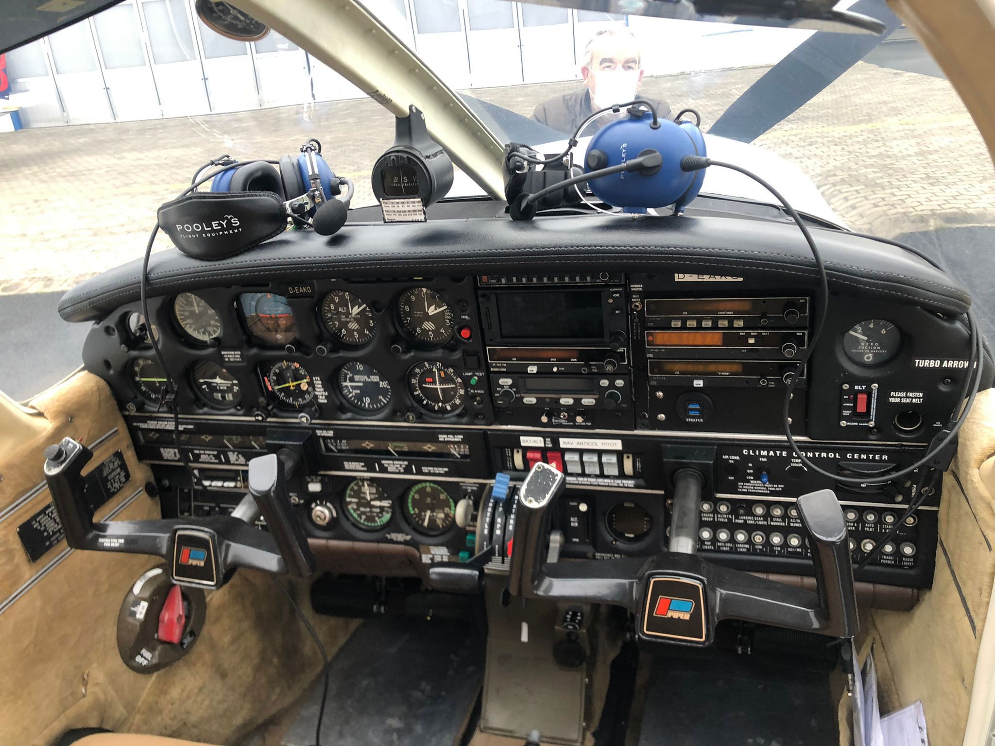 1981 Piper PA-28RT-201T Turbo Arrow IV - Interior