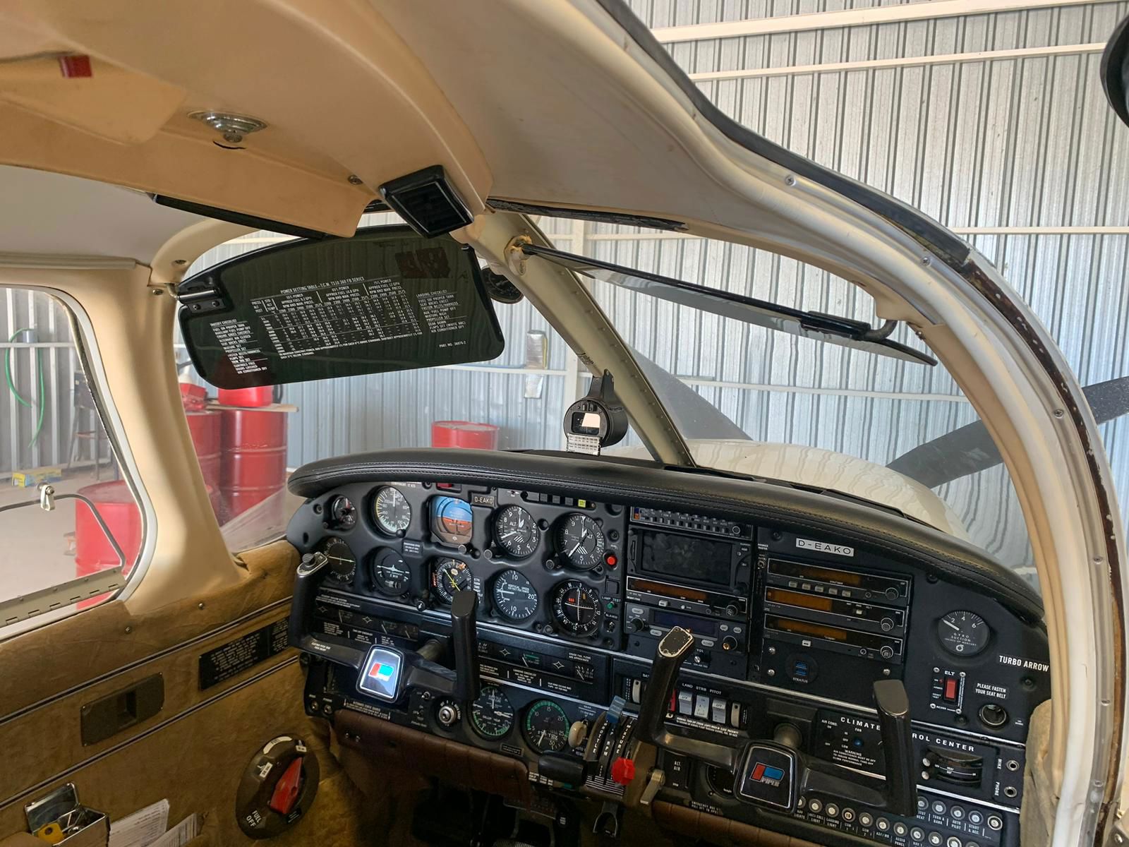 1981 Piper PA-28RT-201T Turbo Arrow IV - Interior