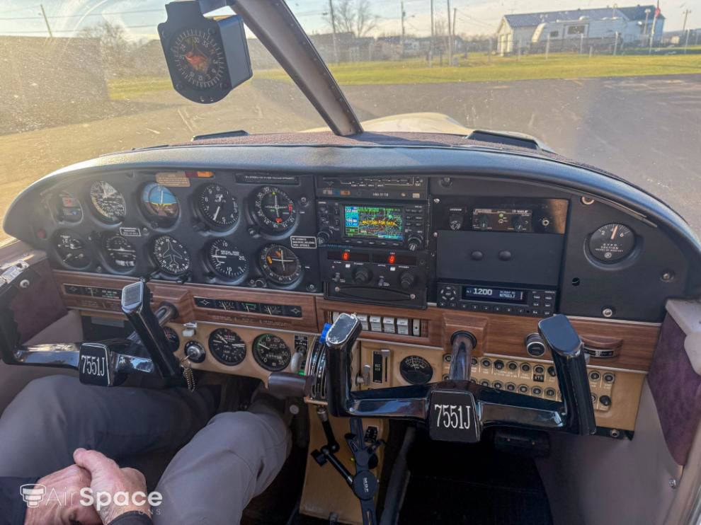 1968 Piper PA-28R-180 Arrow - Interior