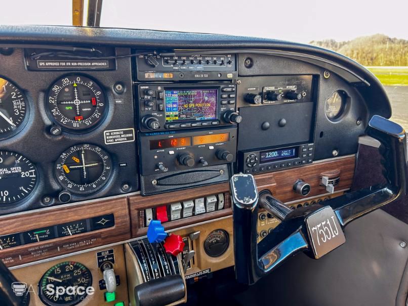 1968 Piper PA-28R-180 Arrow - Interior