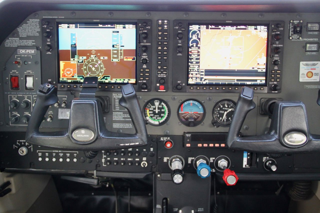 2006 Cessna 182T Skylane - Interior
