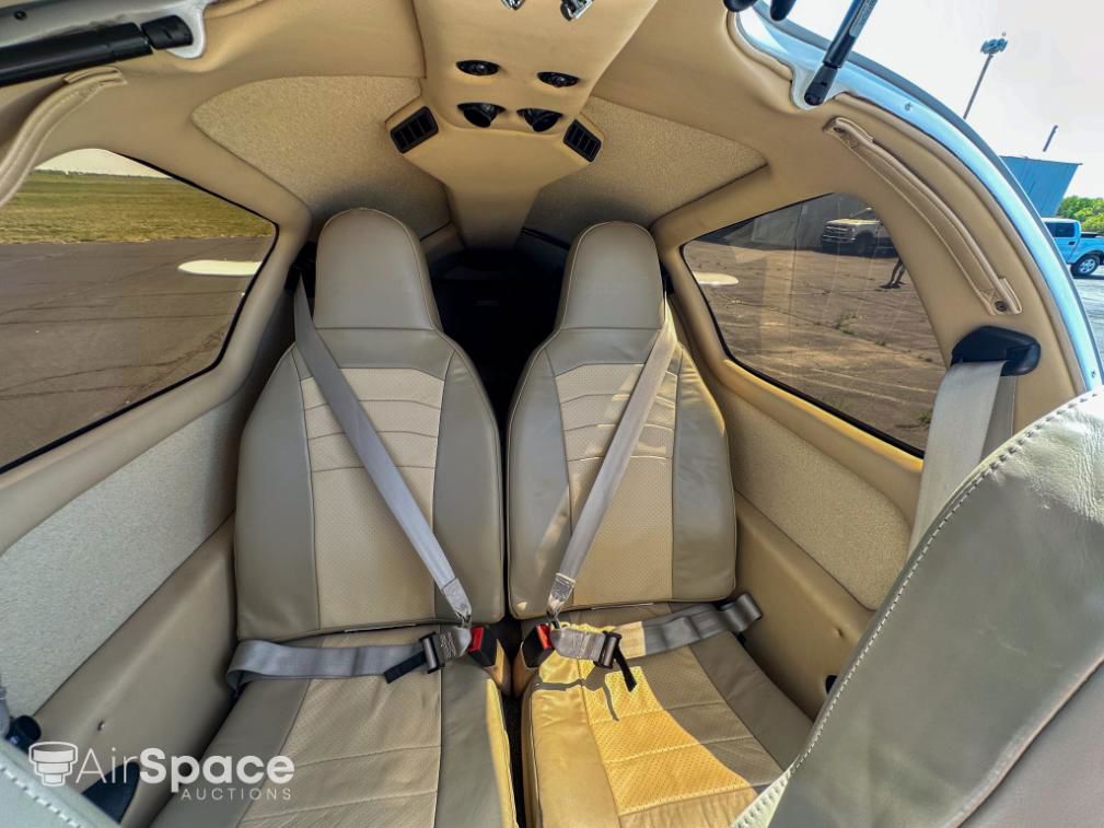 2006 Columbia 400 / LC41-550FG - Interior