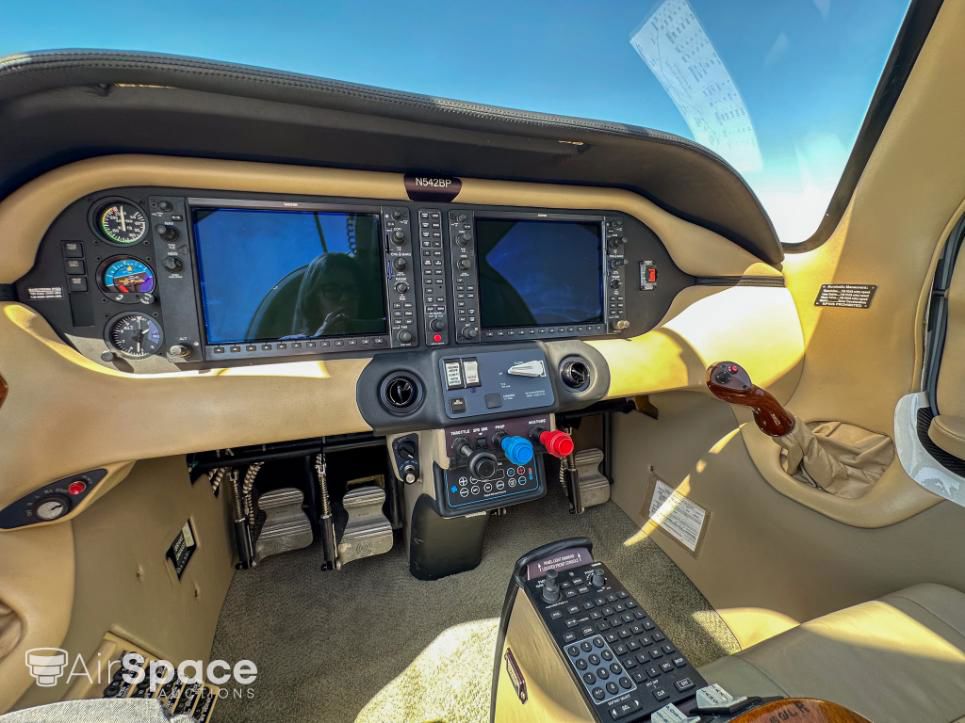 2006 Columbia 400 / LC41-550FG - Interior