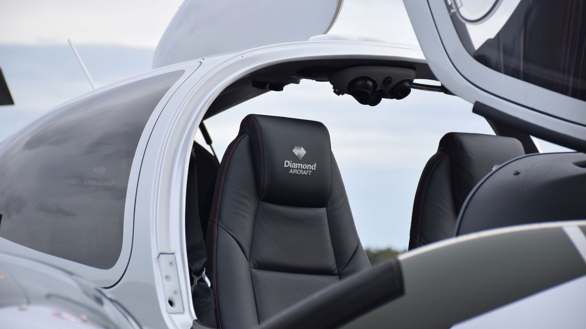 2026 Diamond DA42-VI - Interior