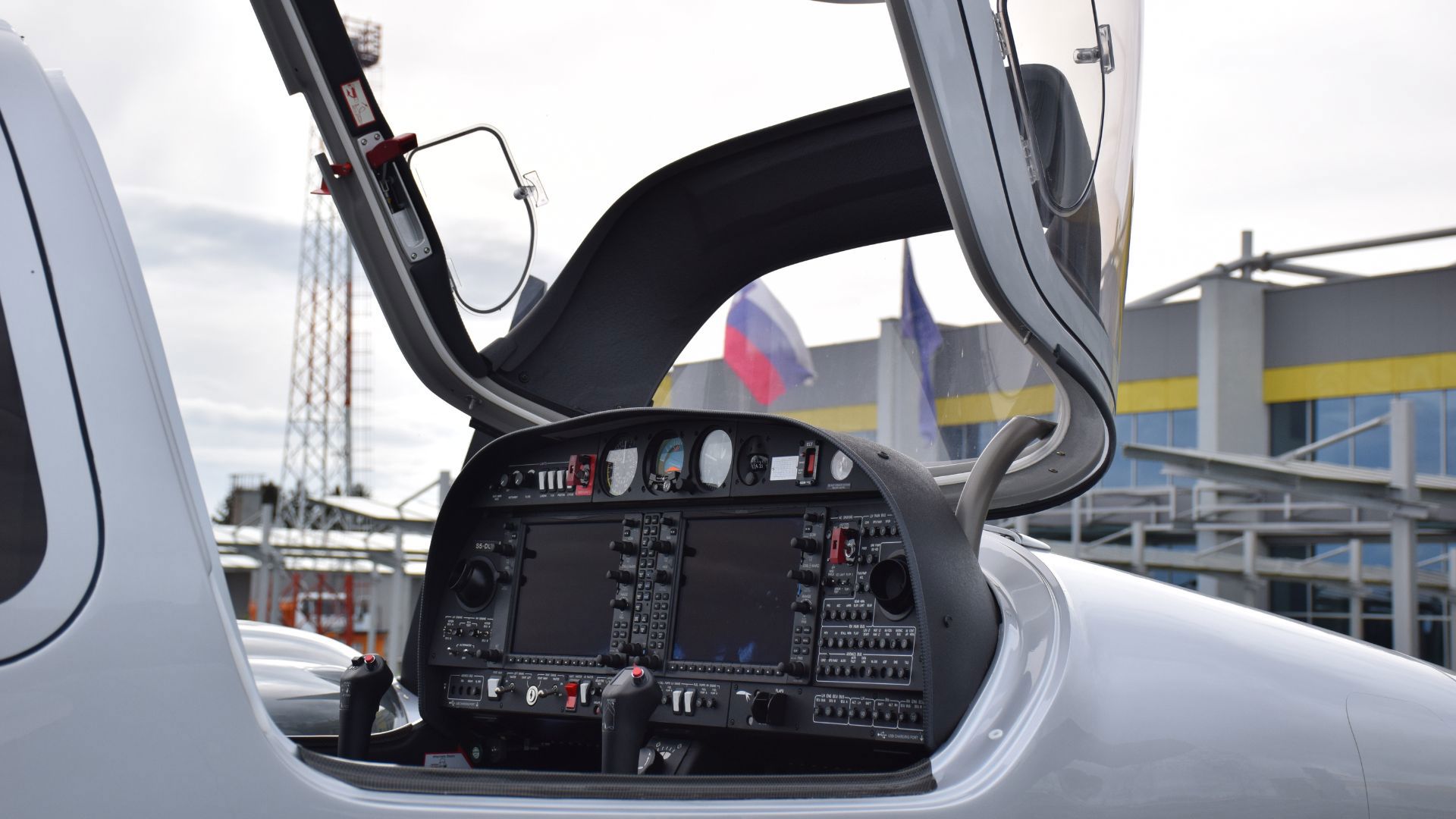 2026 Diamond DA42-VI - Interior