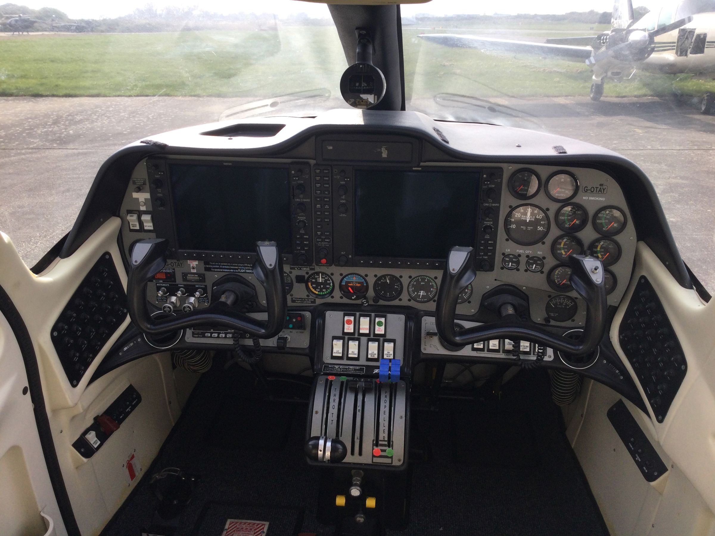2010 Tecnam P2006T - Interior