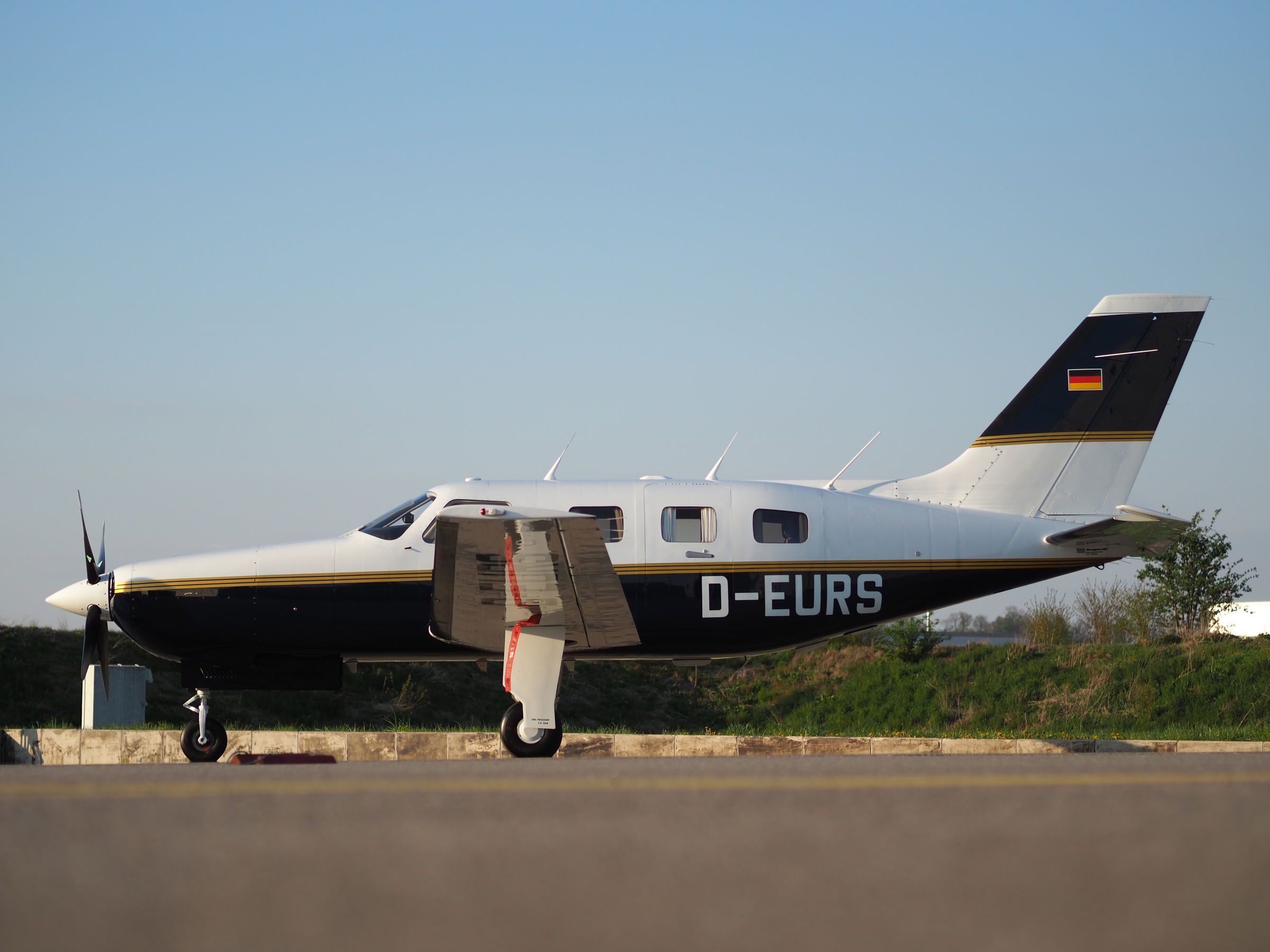 1987 Piper PA-46-310P Malibu - Exterior