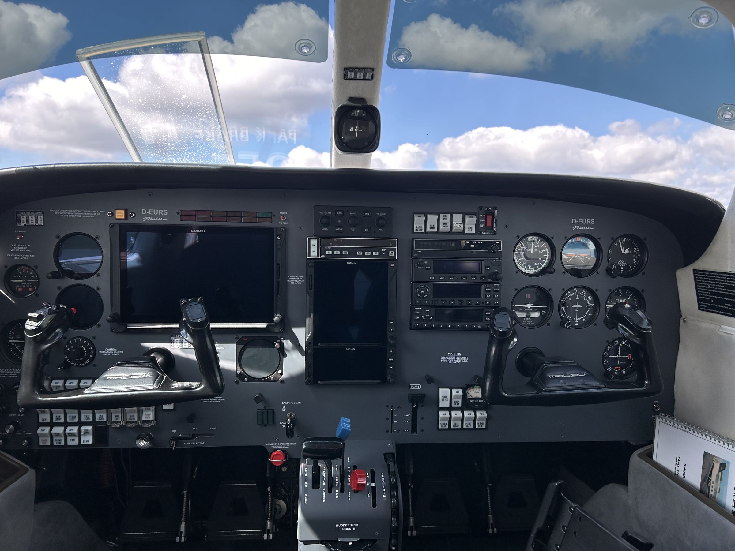 1987 Piper PA-46-310P Malibu - Interior