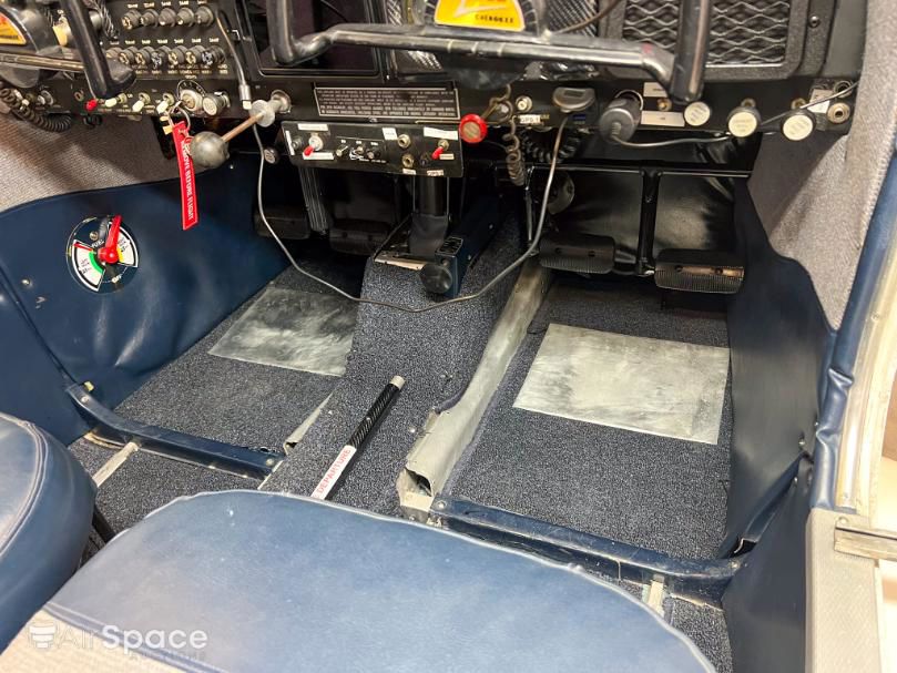 1963 Piper PA-28-140 Cherokee - Interior