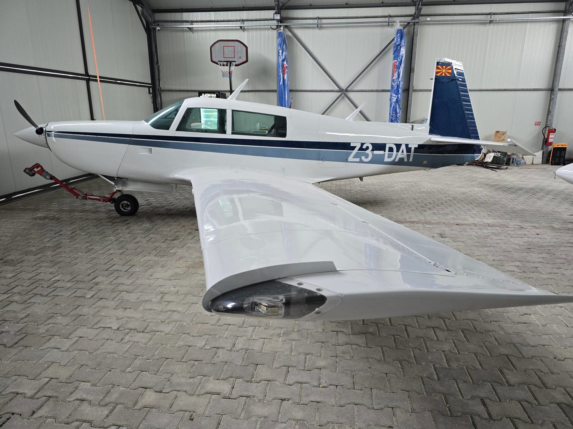1981 Mooney M20K 231 - Exterior