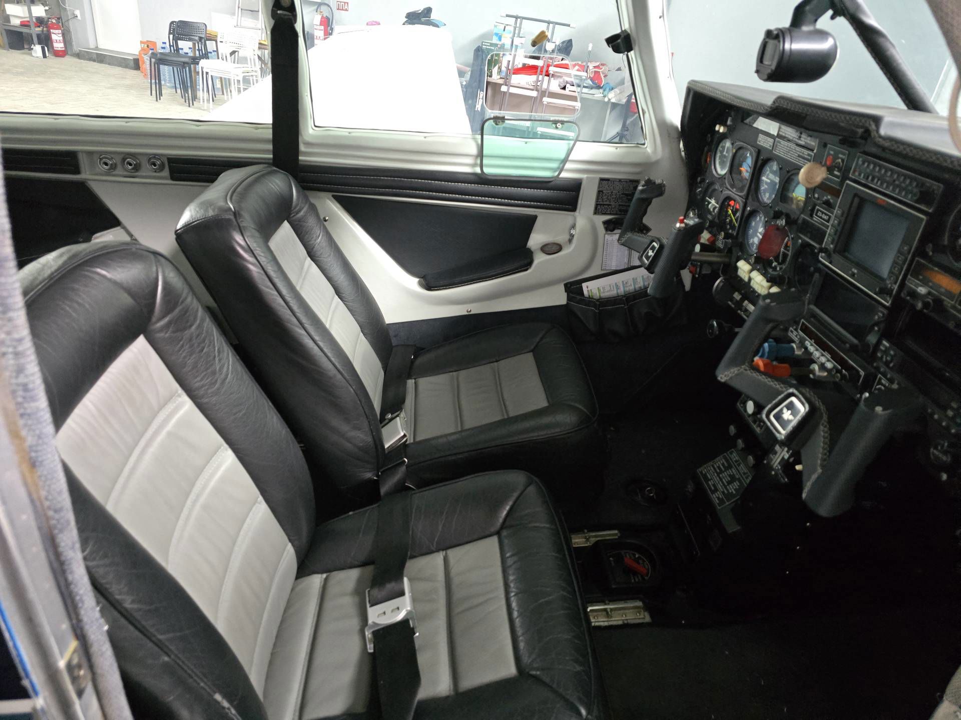 1981 Mooney M20K 231 - Interior