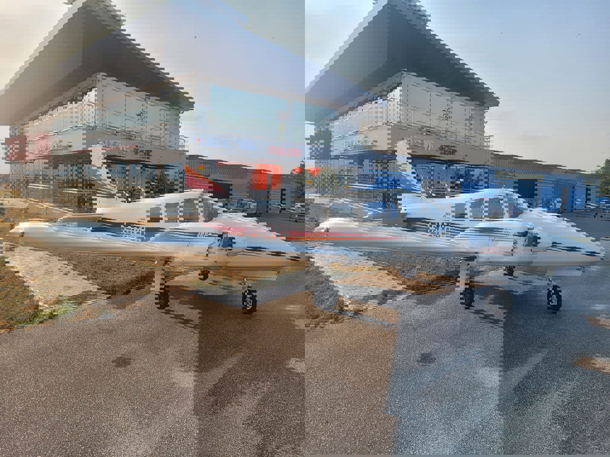 1972 Piper PA-34-200 Seneca - Exterior