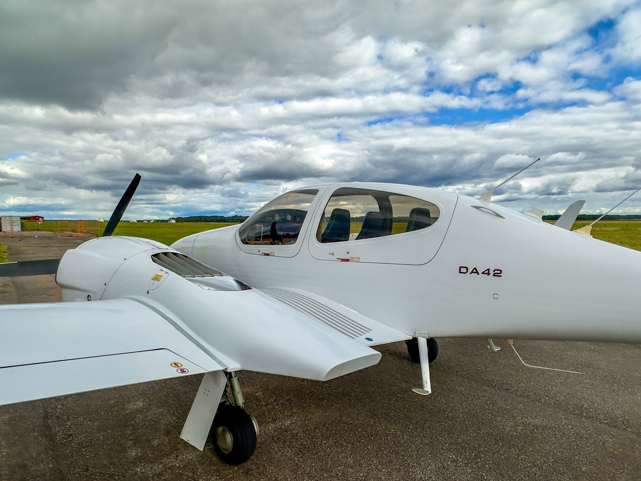 2007 Diamond DA42 Twin Star - Exterior