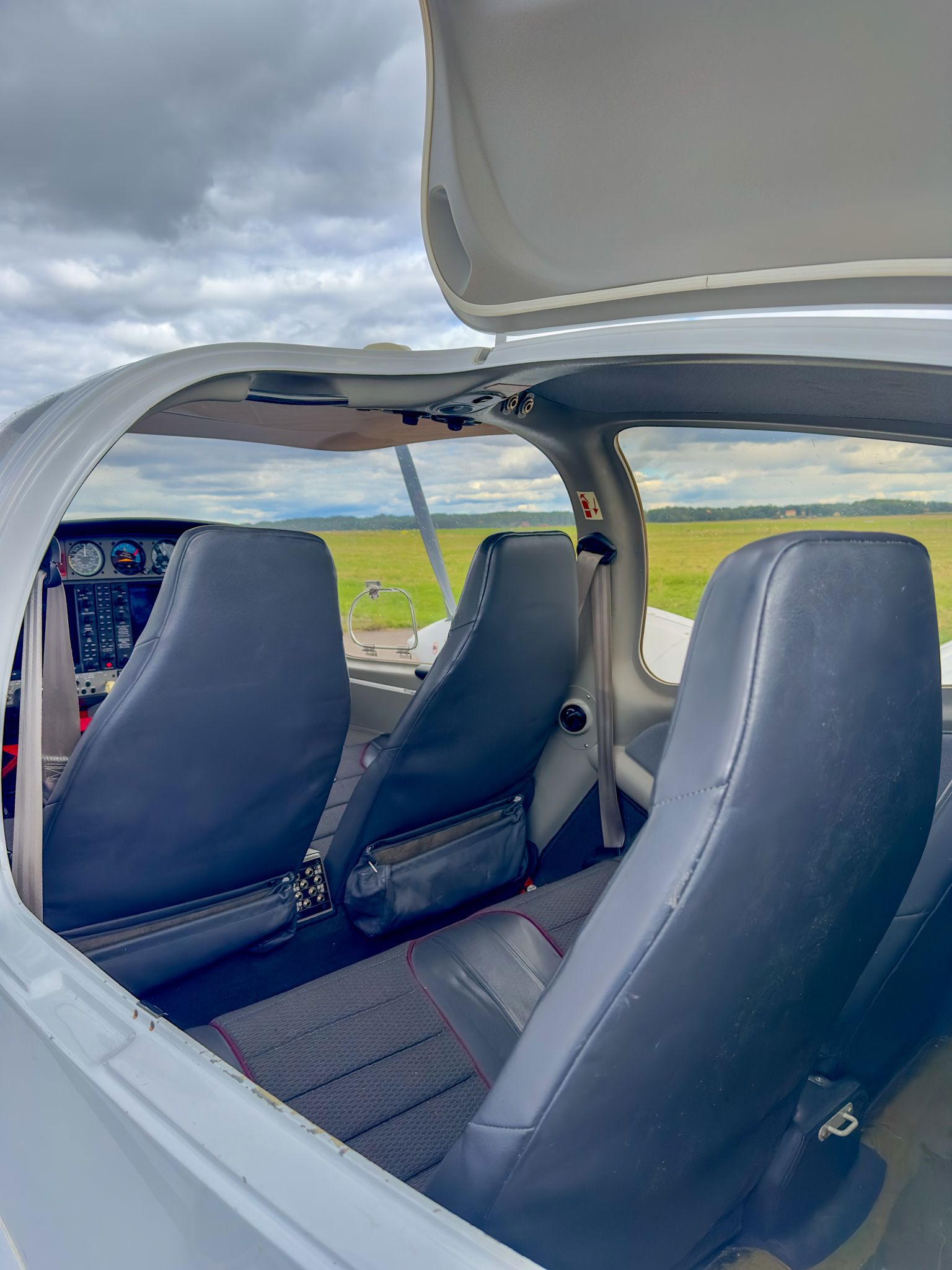 2007 Diamond DA42 Twin Star - Interior