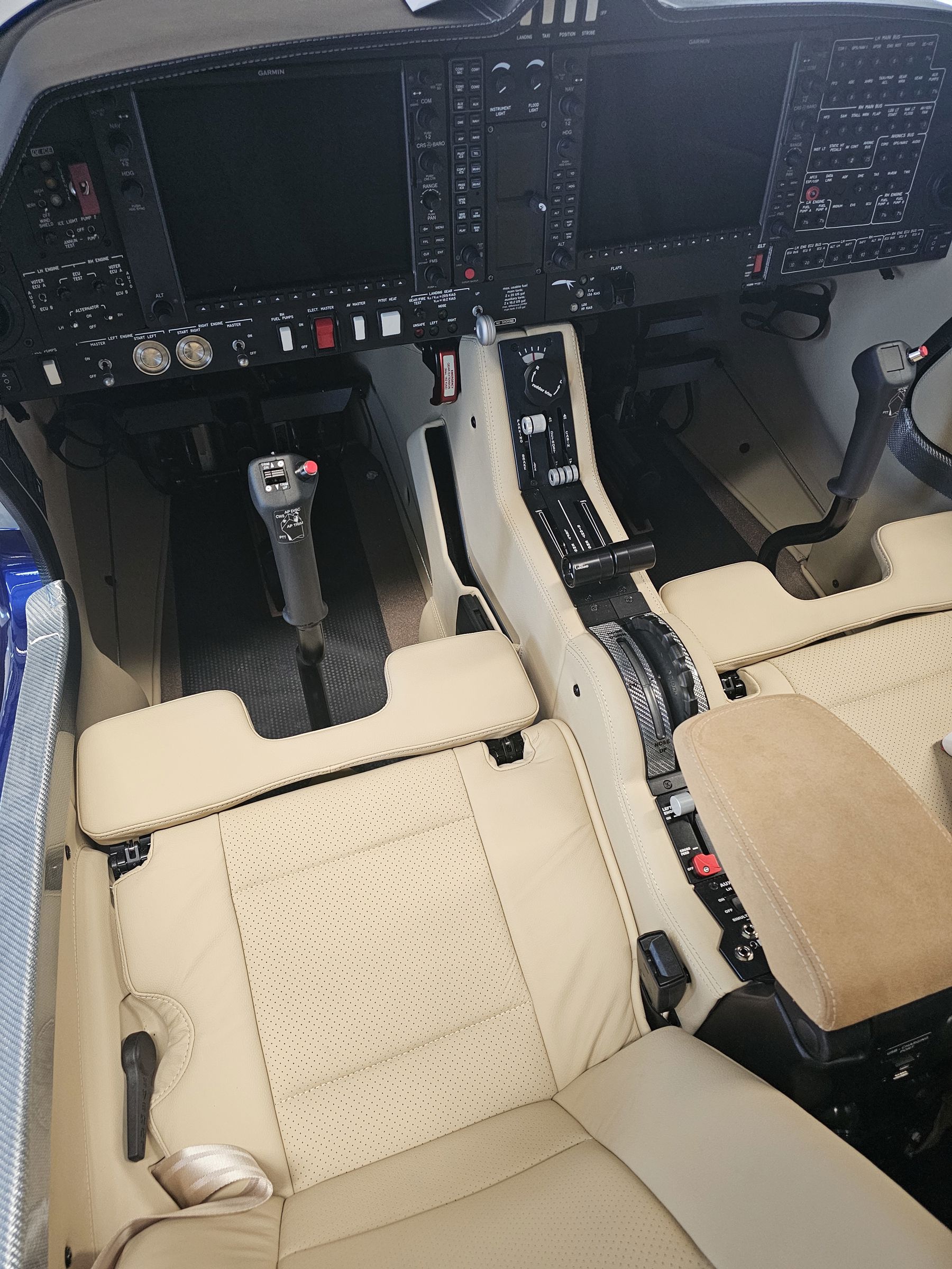2025 Diamond DA62 - Interior
