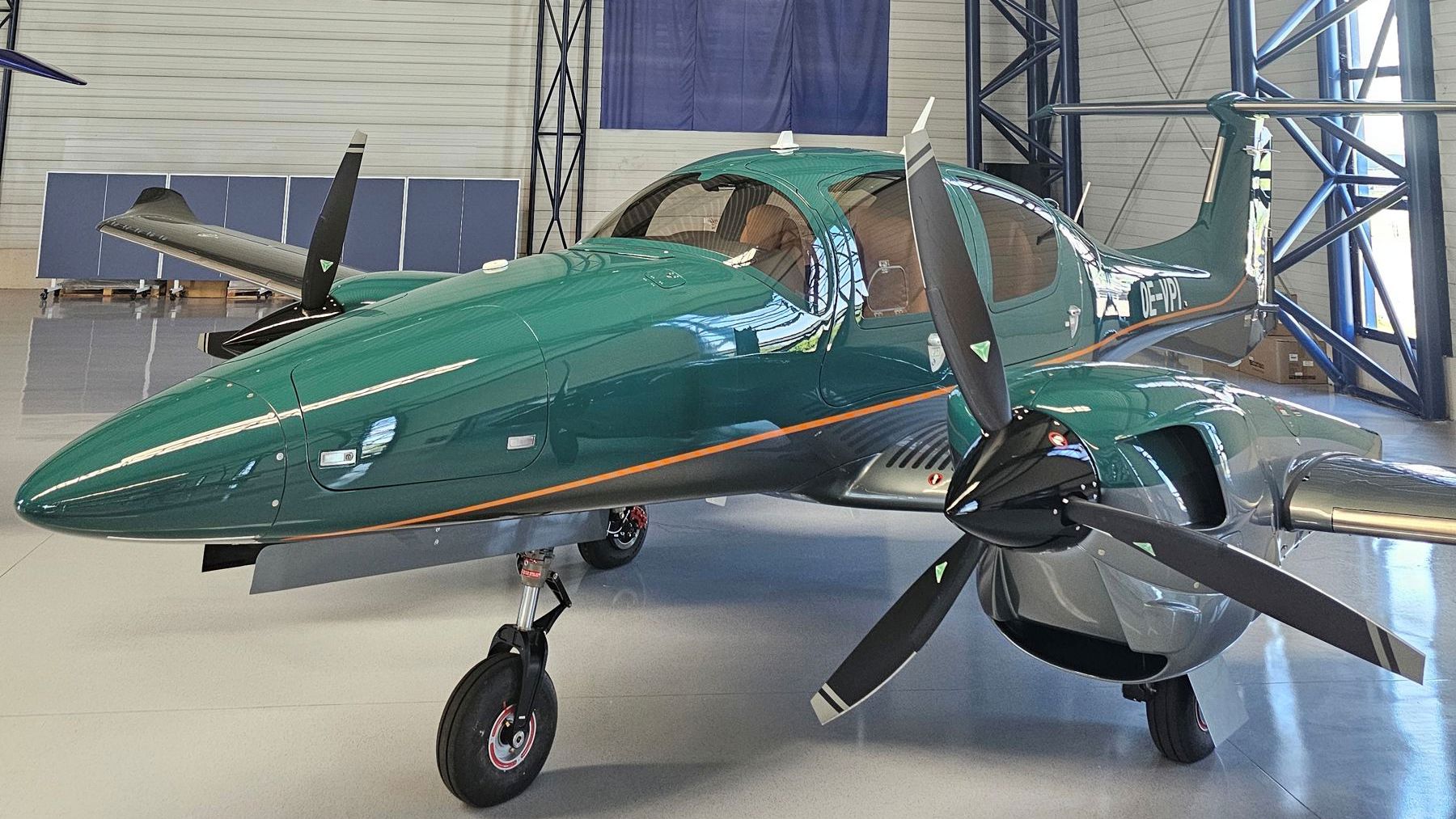 2025 Diamond DA62