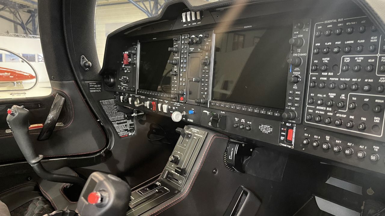 2025 Diamond DA62 - Interior