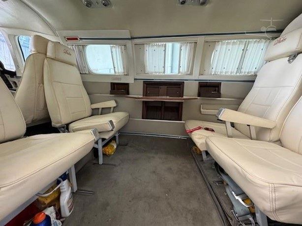 1976 Beech 60 Duke - Interior