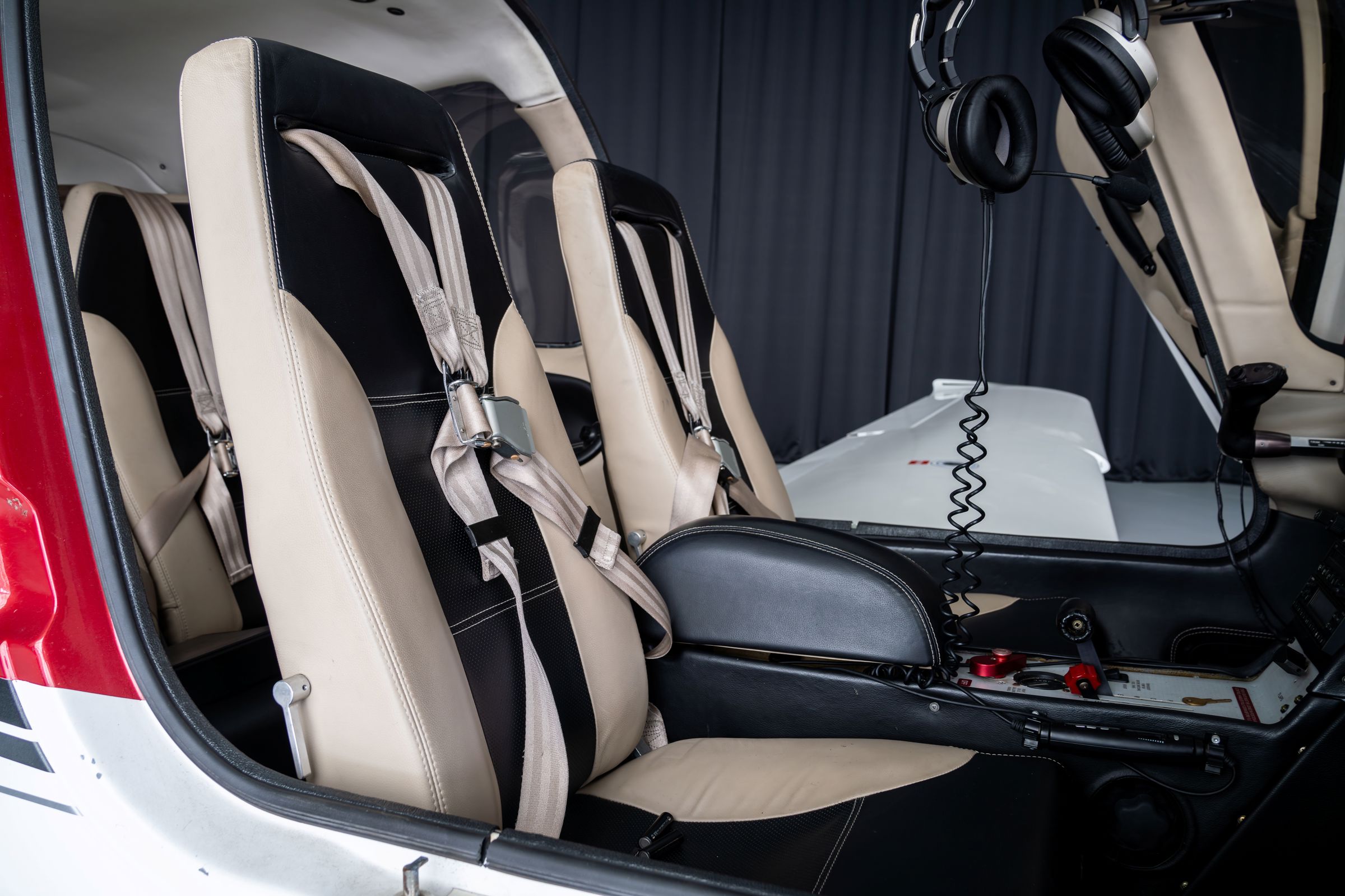 2004 Cirrus SR20 G2 - Interior