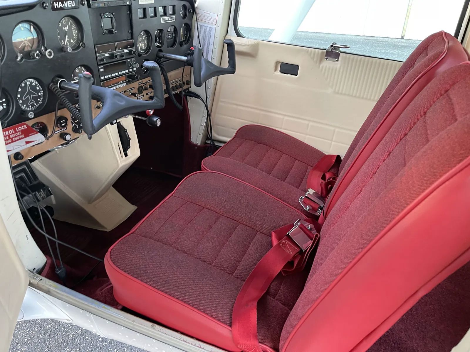 1978 Cessna 150H - Interior