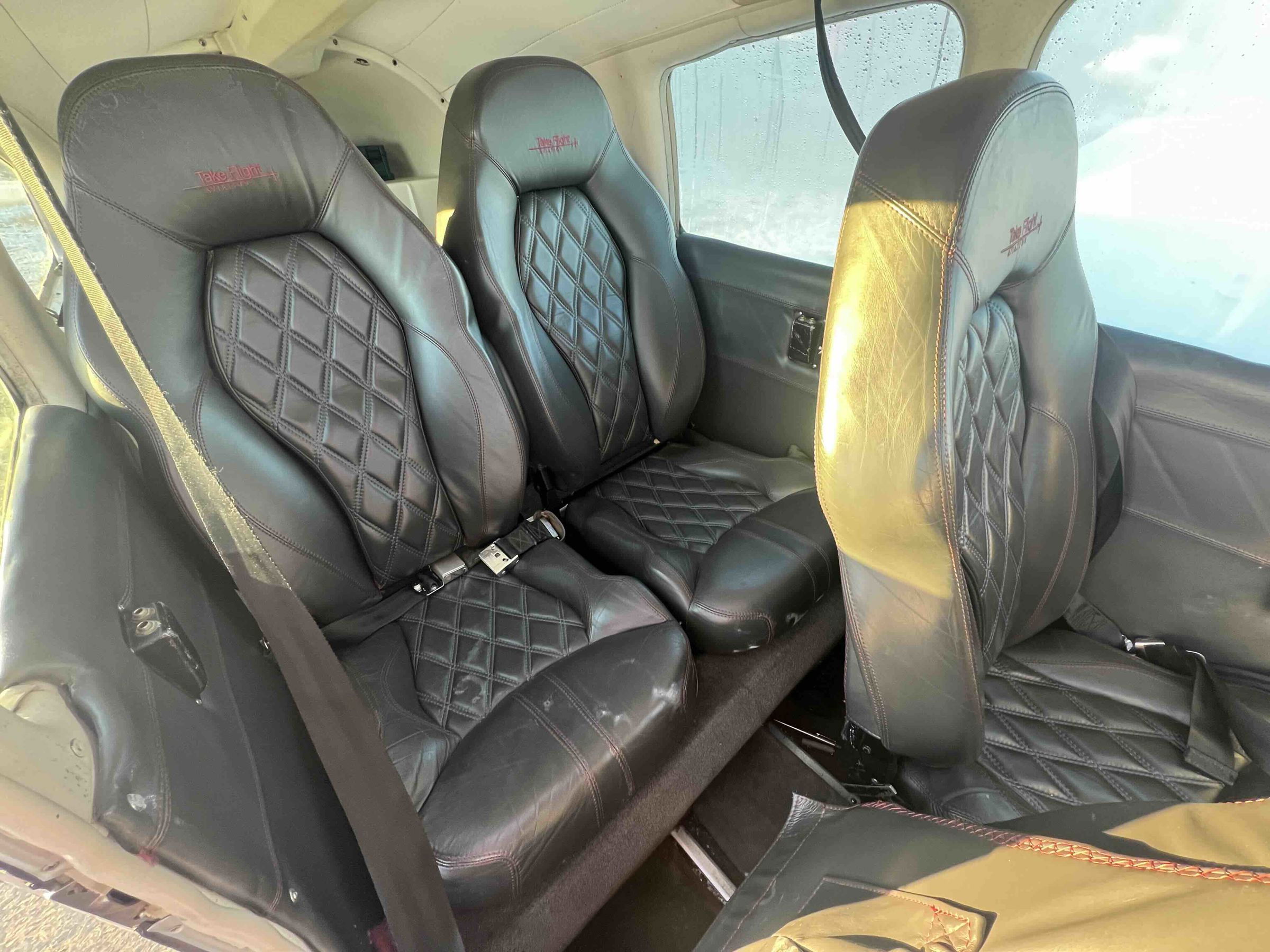 1984 Piper PA-28-181 Archer II - Interior