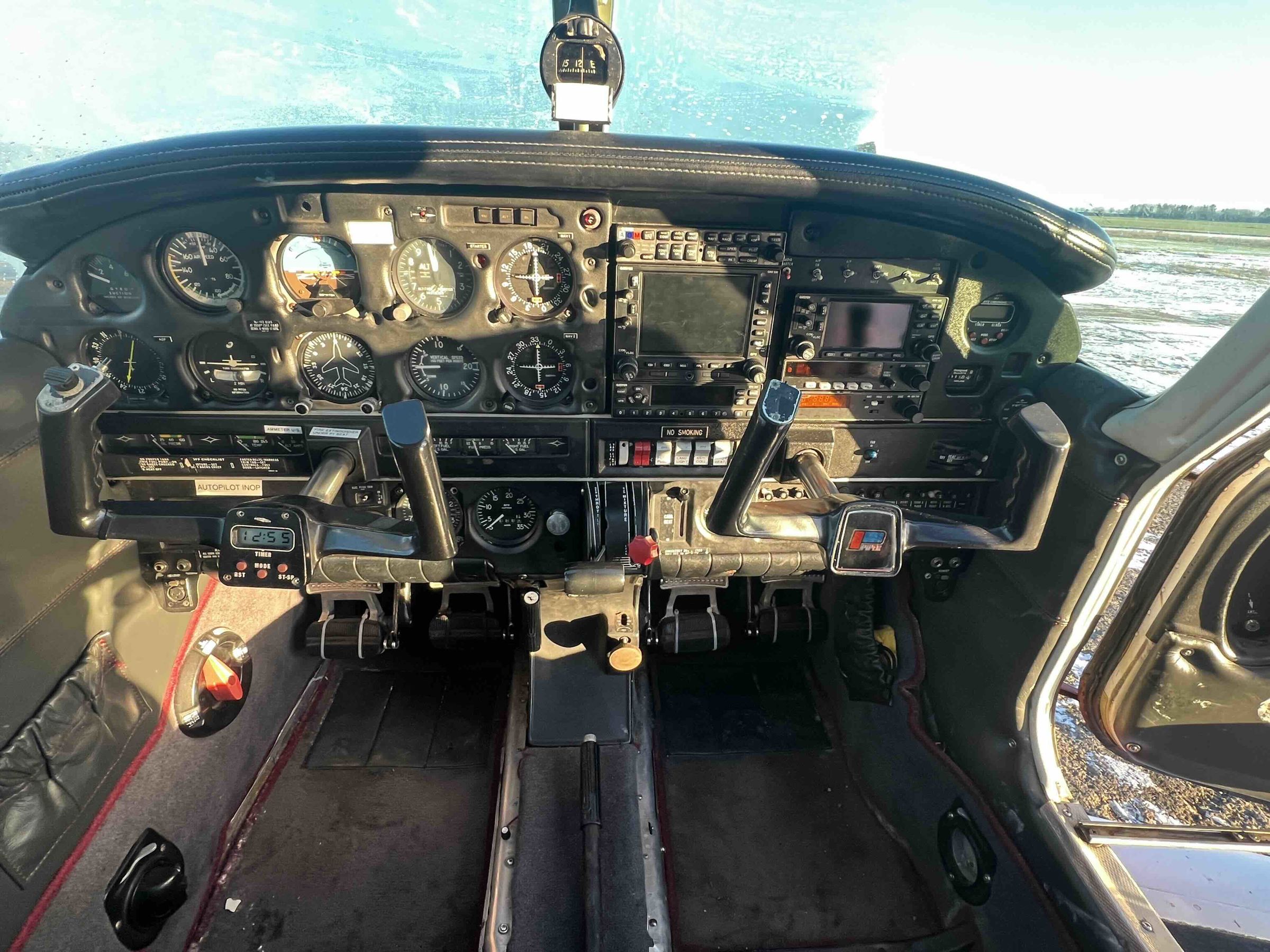 1984 Piper PA-28-181 Archer II - Interior