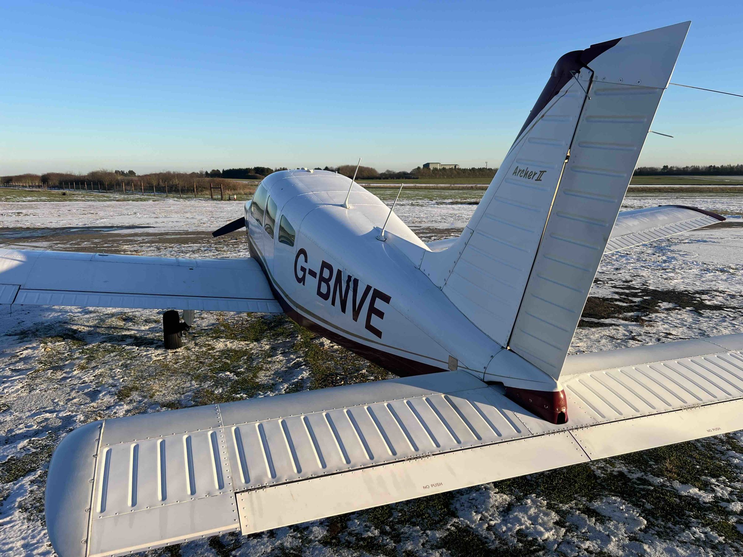 1984 Piper PA-28-181 Archer II - Exterior