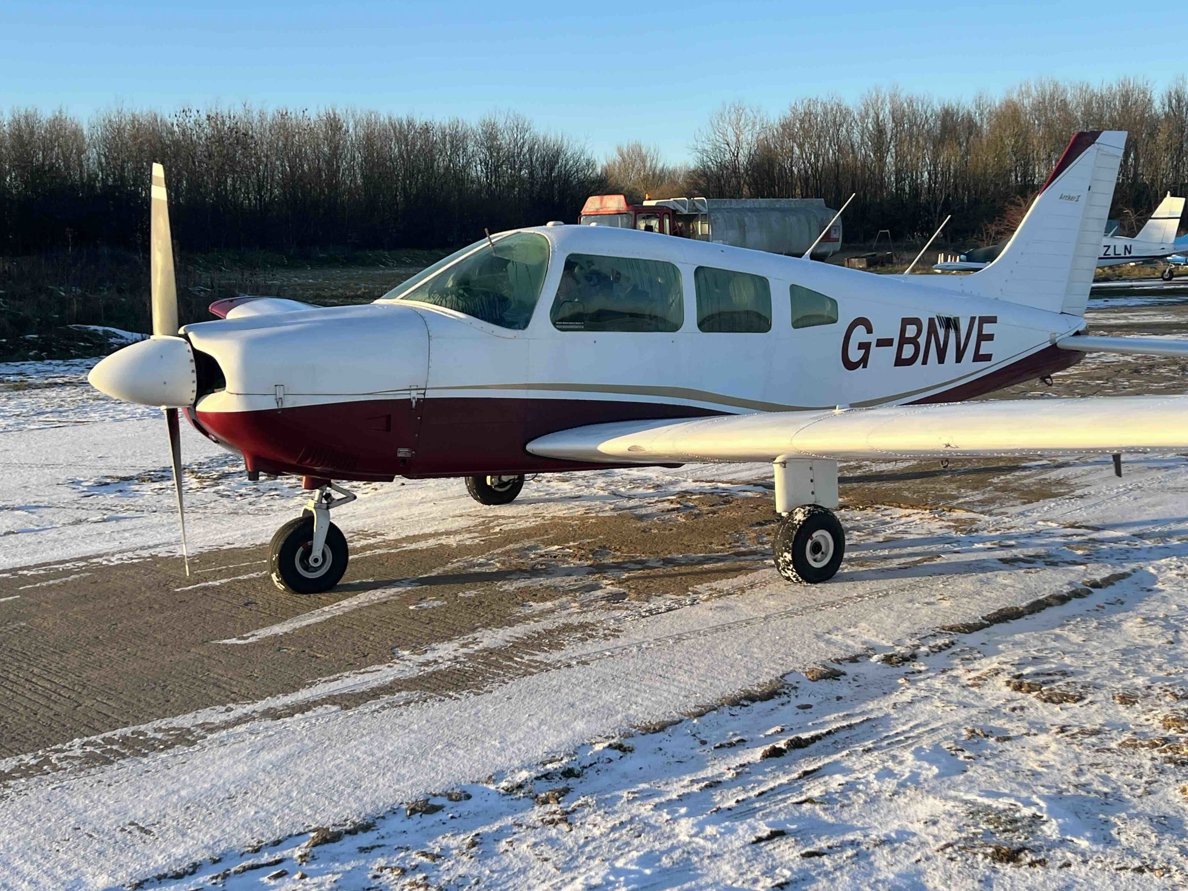 1984 Piper PA-28-181 Archer II - Exterior
