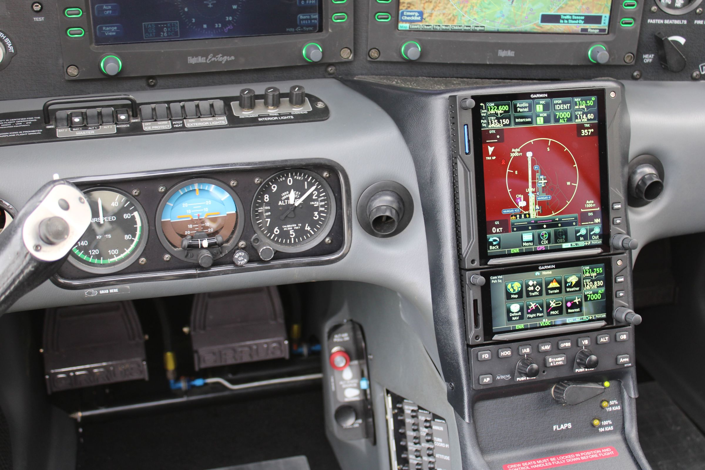 2005 Cirrus SR22 G2 GTS - Interior