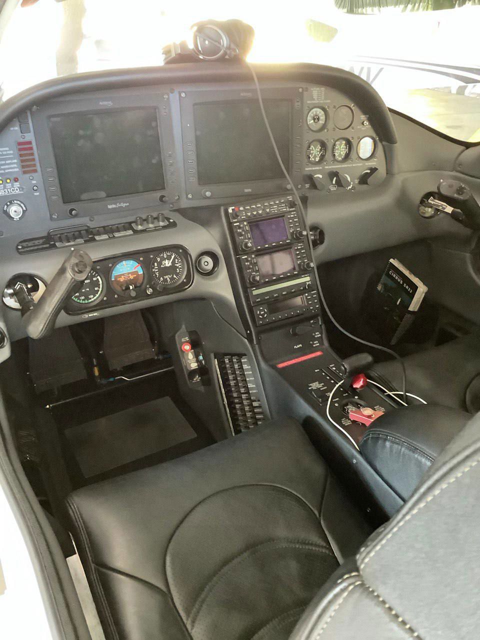 2005 Cirrus SR22 G2 - Interior