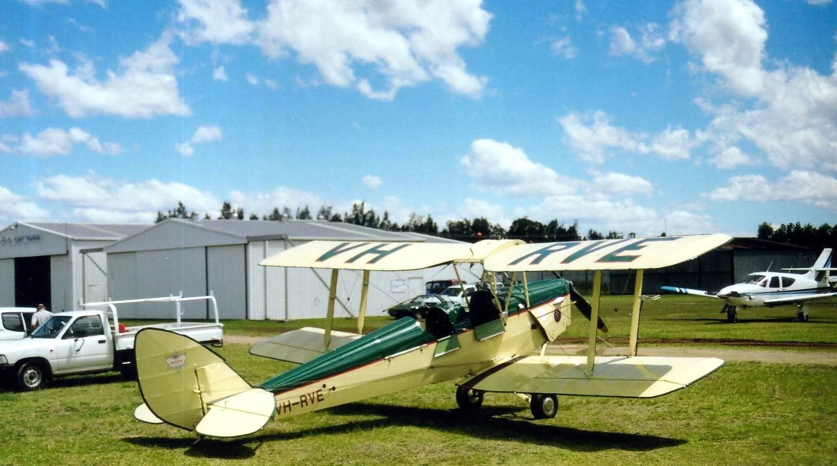 1940 De Havilland DH-82A Tiger Moth - Exterior