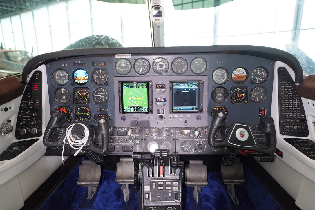 1979 Beech 60 Duke - Interior